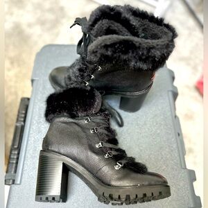 Guess fur lines heeled boots. Size 10